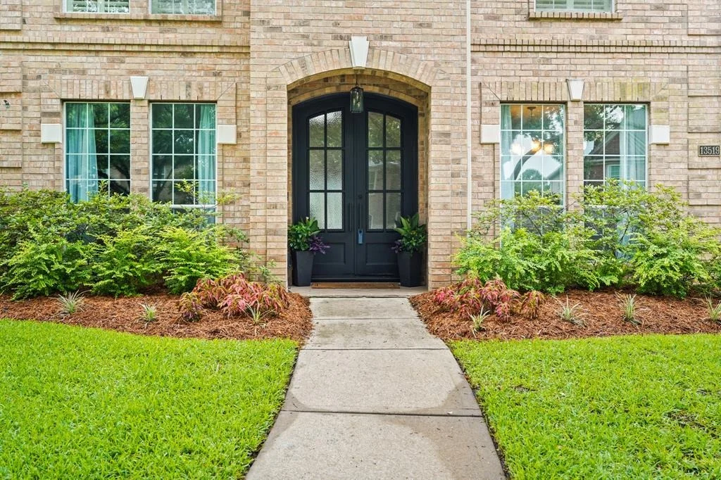 Photo of 13519 General Gresham Lane