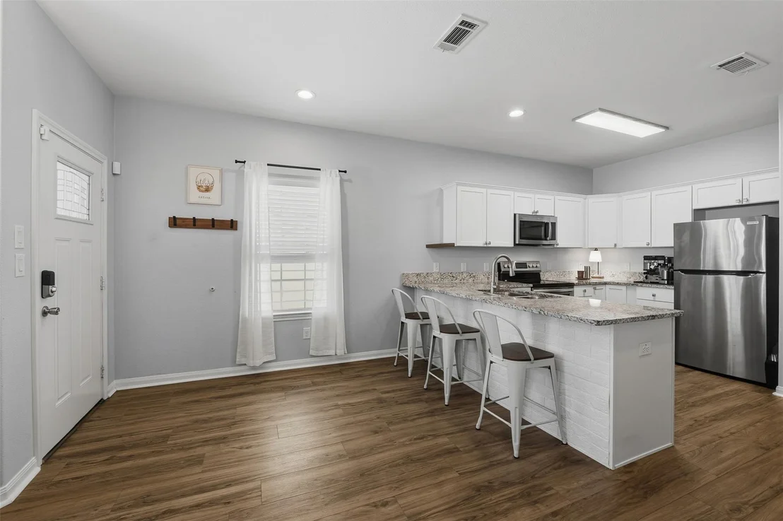 Photo of 16879 Balmoral