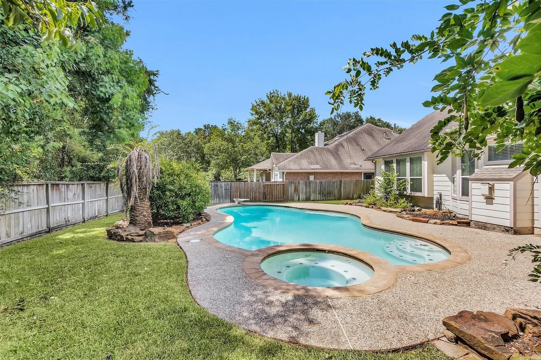 Photo of 6 W Whistlers Bend Circle