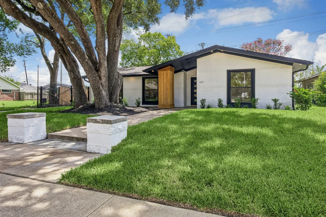 Photo of 9419 Greenwillow Drive
