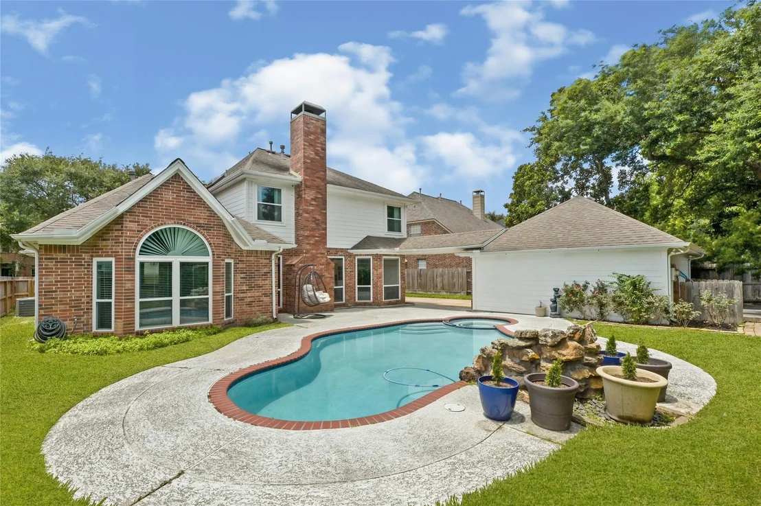Photo of 1327 Blackthorne Drive