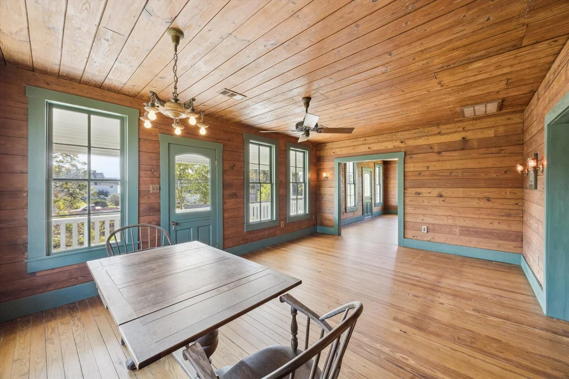 Photo of 618 Bayridge Road