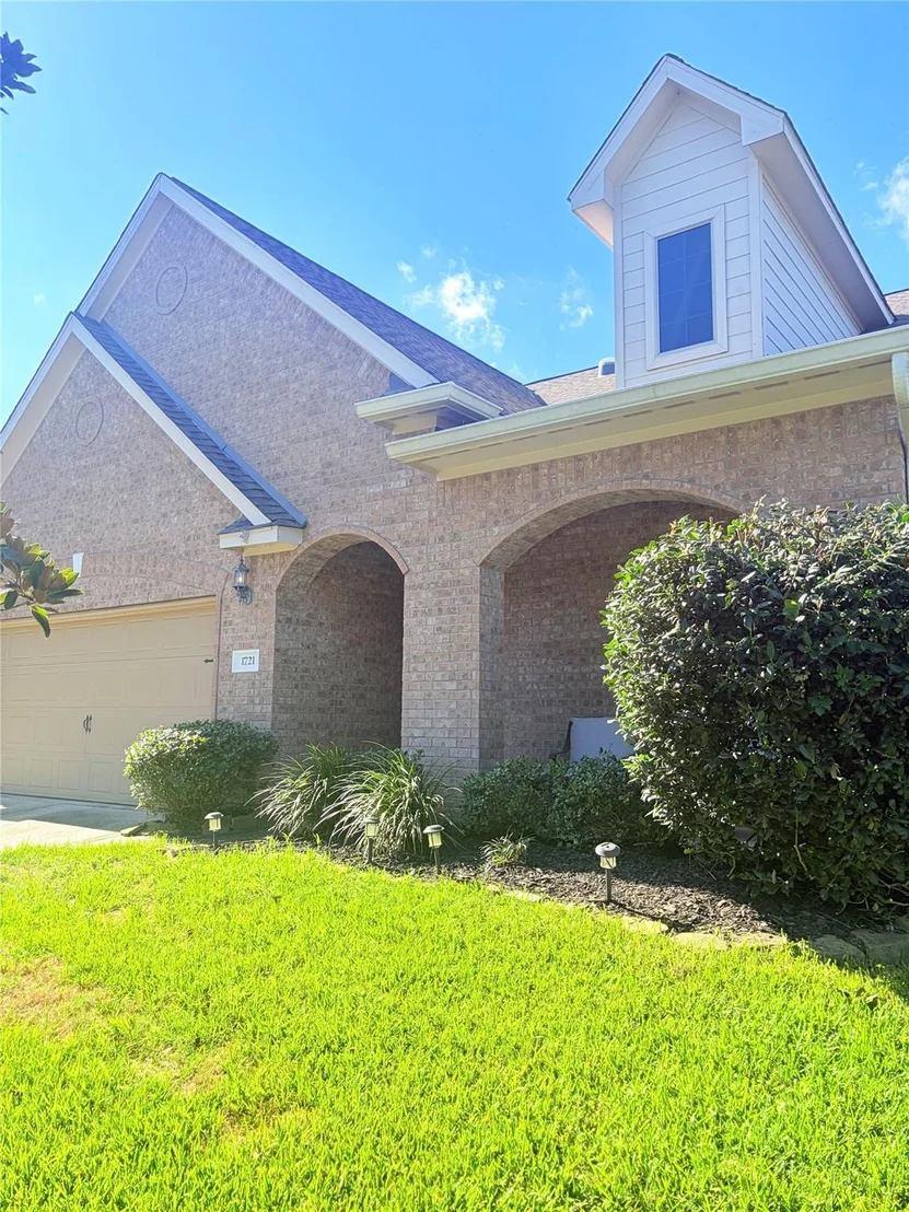 Photo of 1721 Round Oak Lane