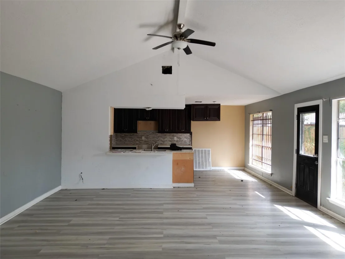 Photo of 8006 White Swan Drive