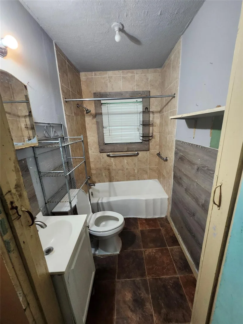 Photo of 4215 Edison Street