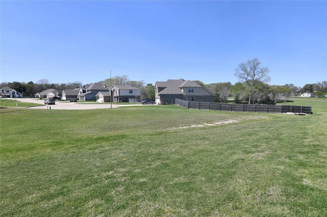 Photo of 1701 Twin Oaks Circle