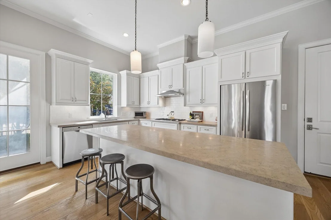Photo of 270 Green Boulevard