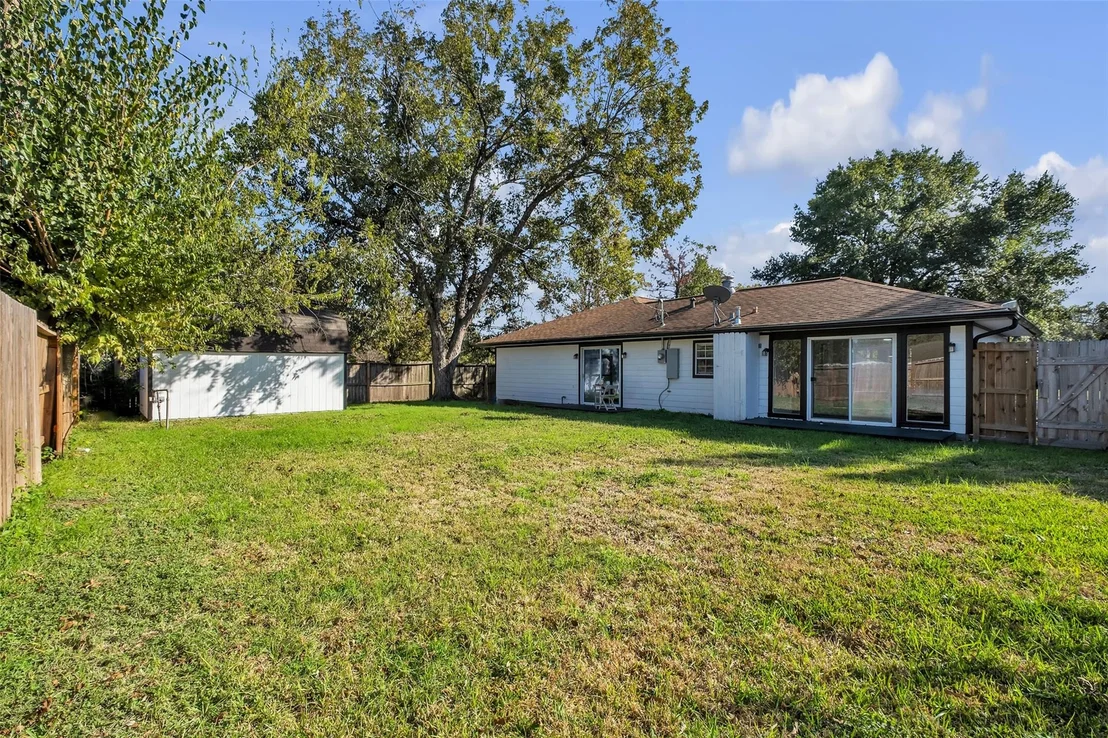 Photo of 5502 Hewitt Dr Drive
