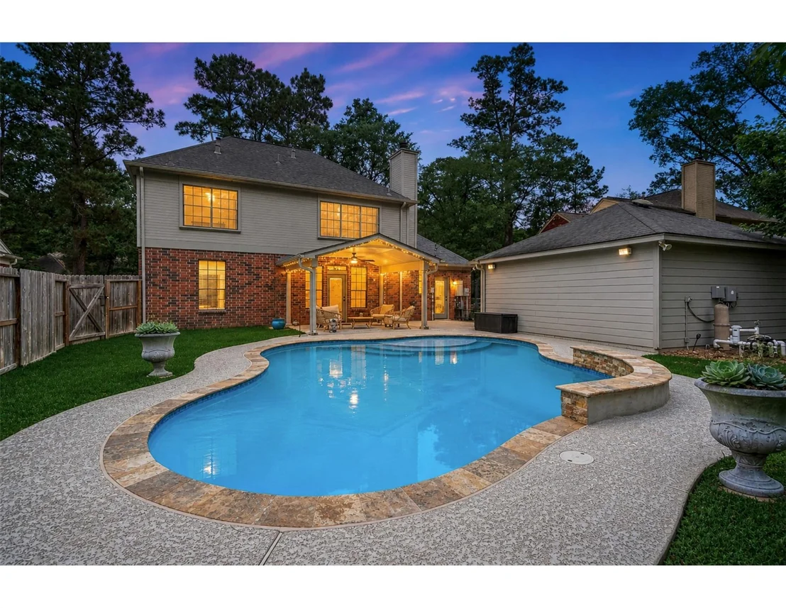 Photo of 84 E Stony End Place