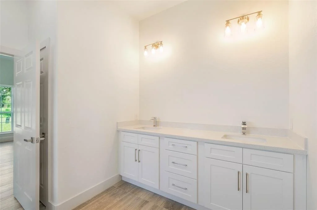 Photo of 2291 Riverside Drive