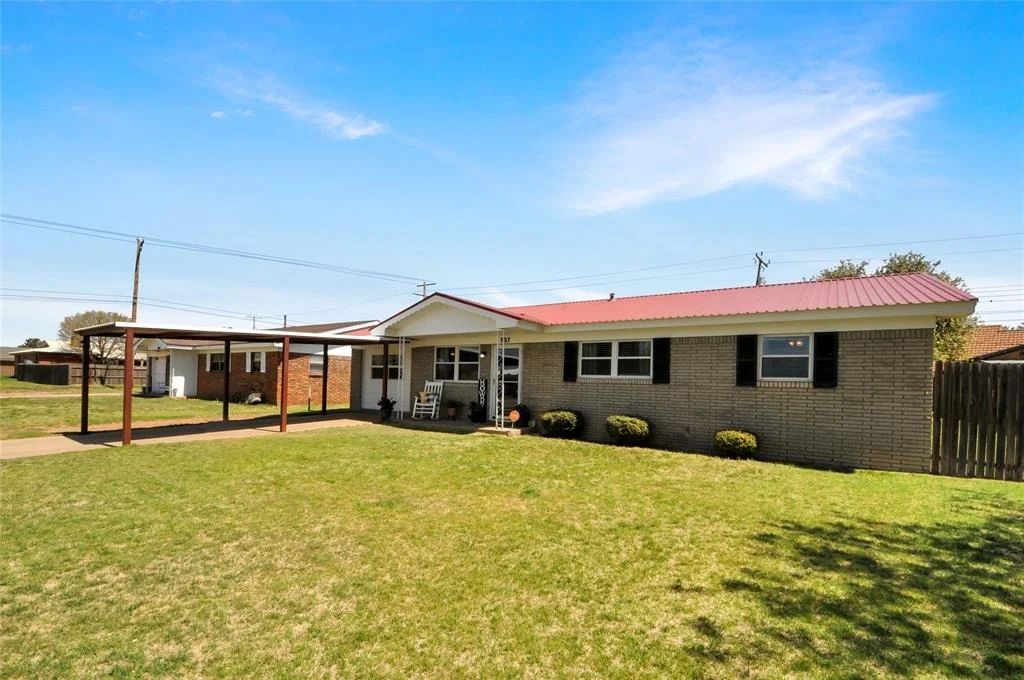 Photo of 807 Ridgelea Drive