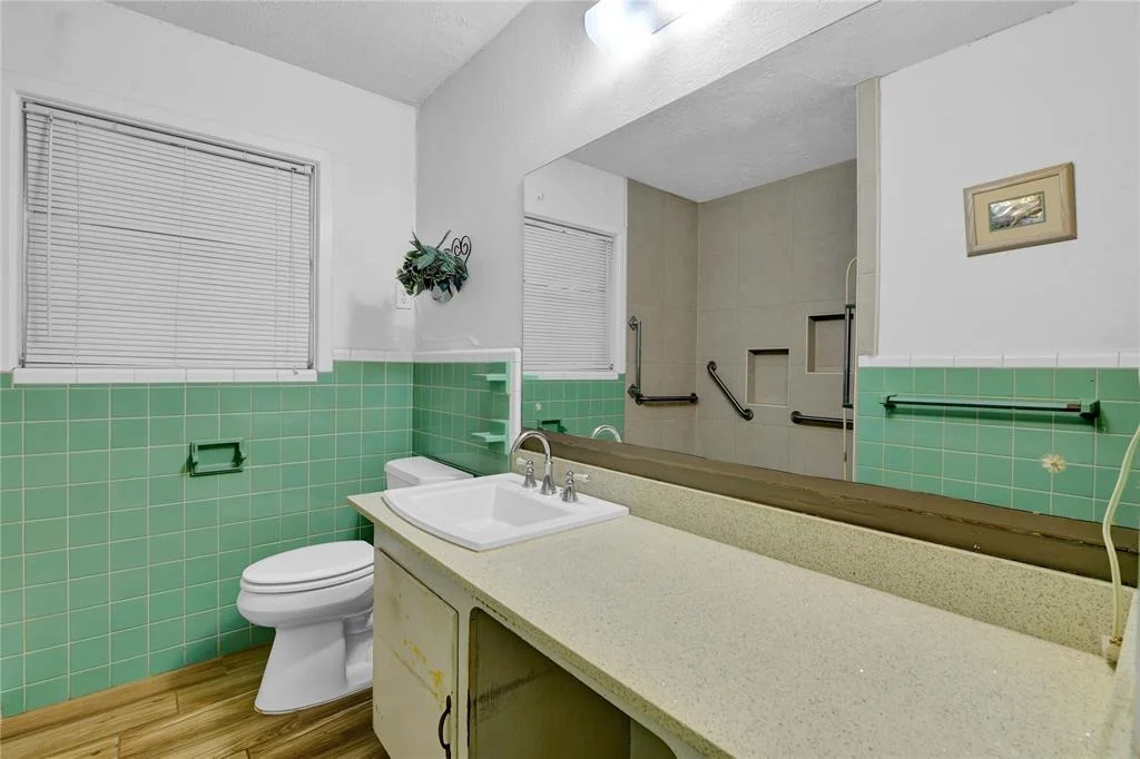 Photo of 2212 Helen Street