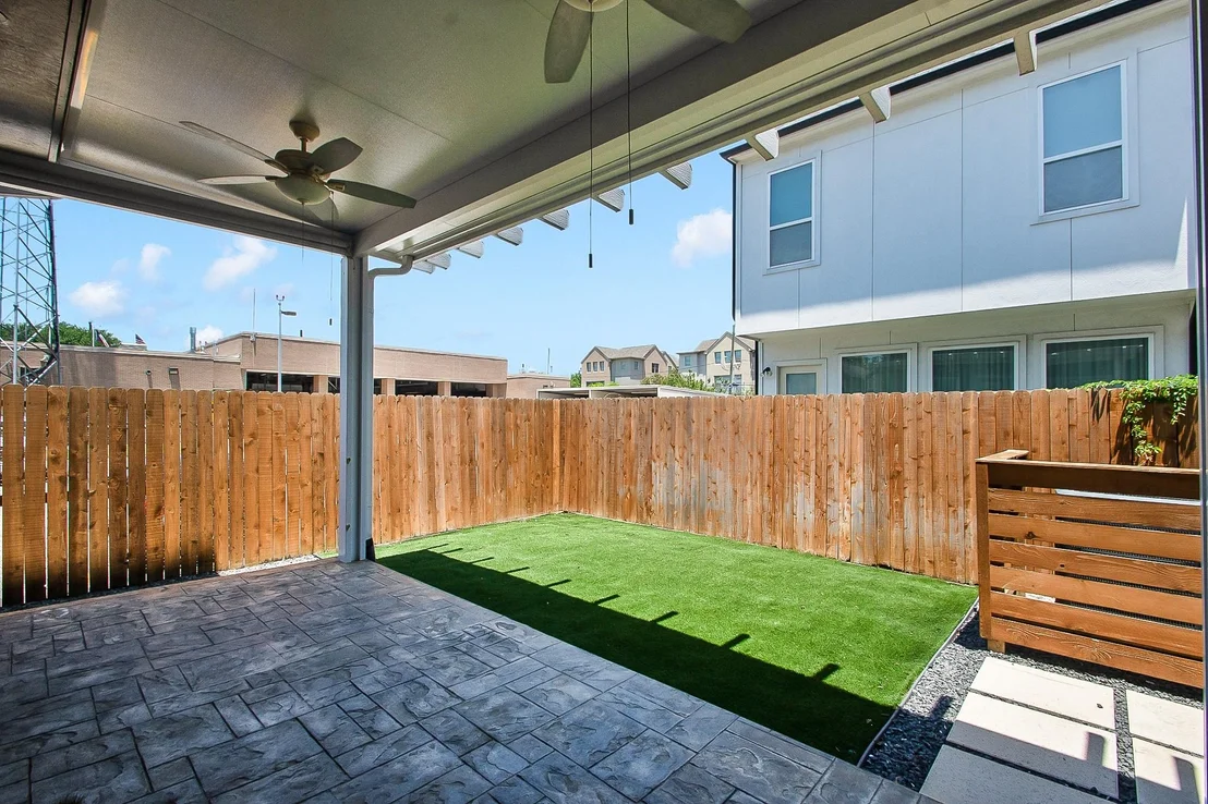 Photo of 5328 Larkin Street