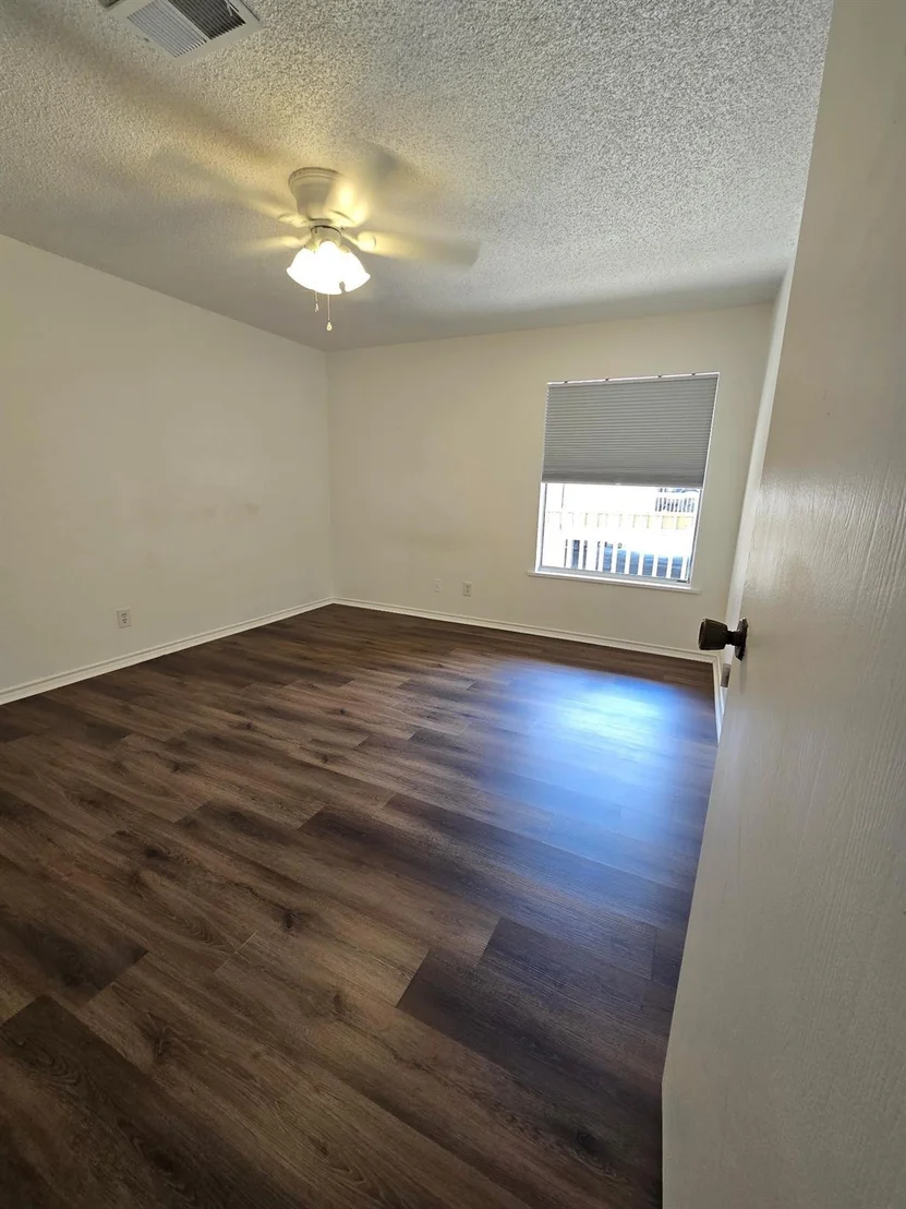 Photo of Unit 273B at 2501 Gulf Freeway