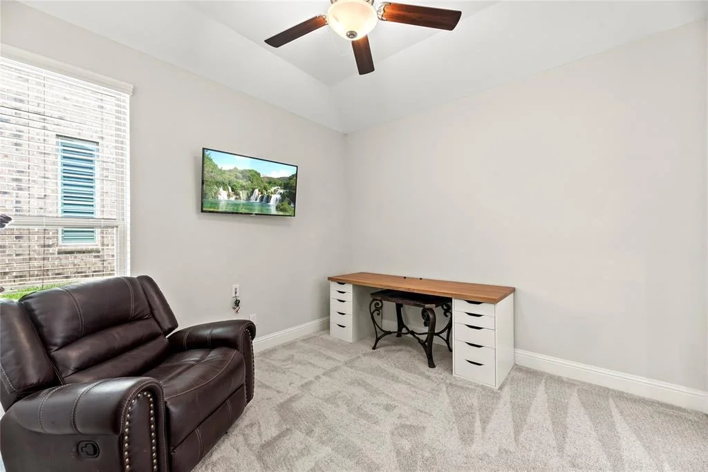Photo of 907 Falcon Hollow Lane