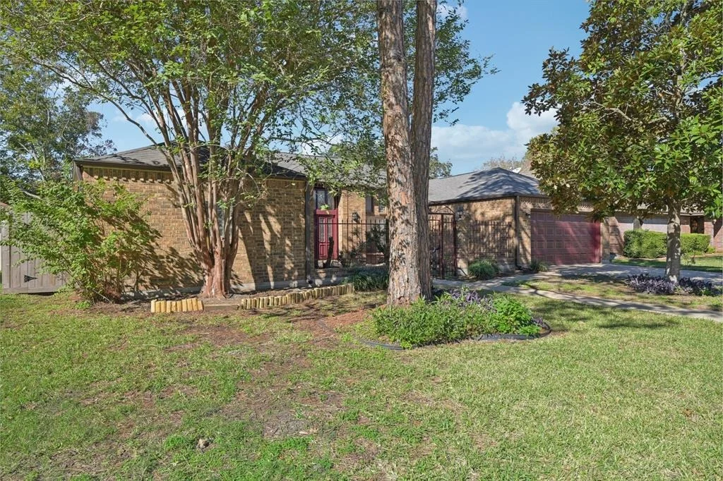 Photo of 7202 Las Brisas Drive