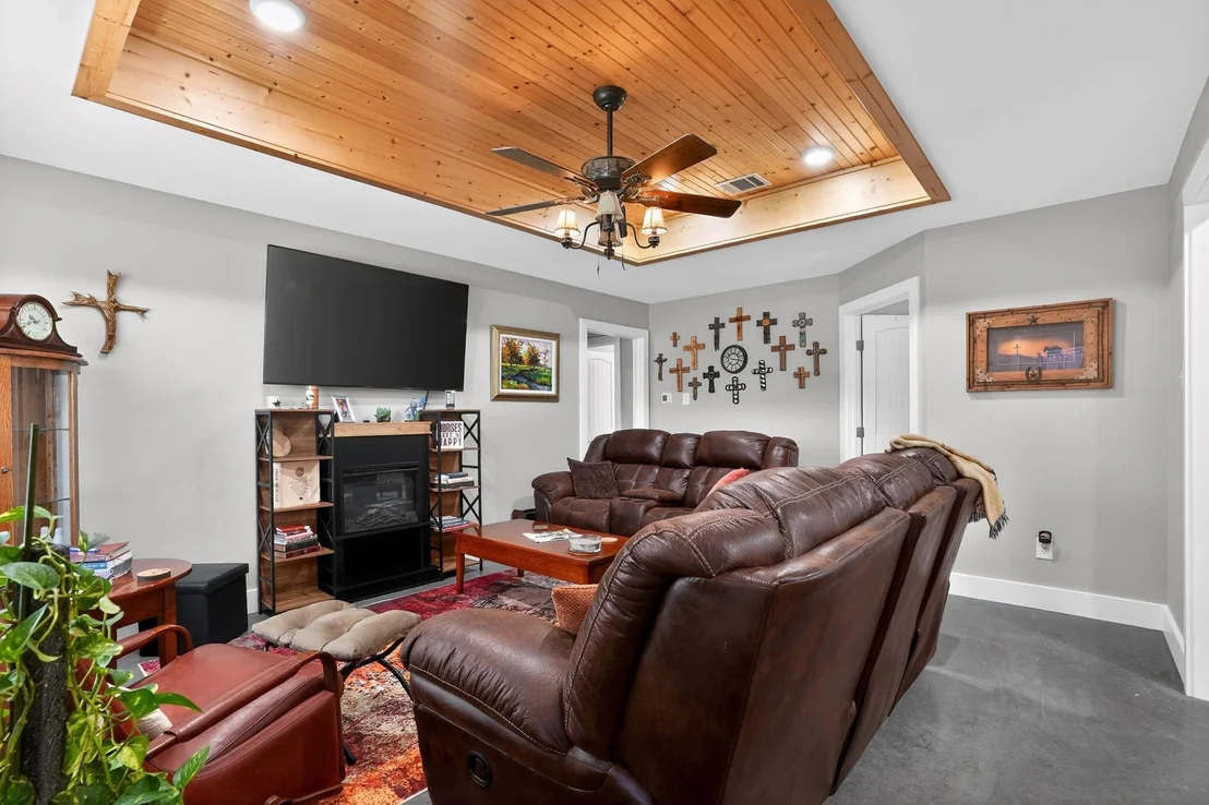 Photo of 7821 County Road 460