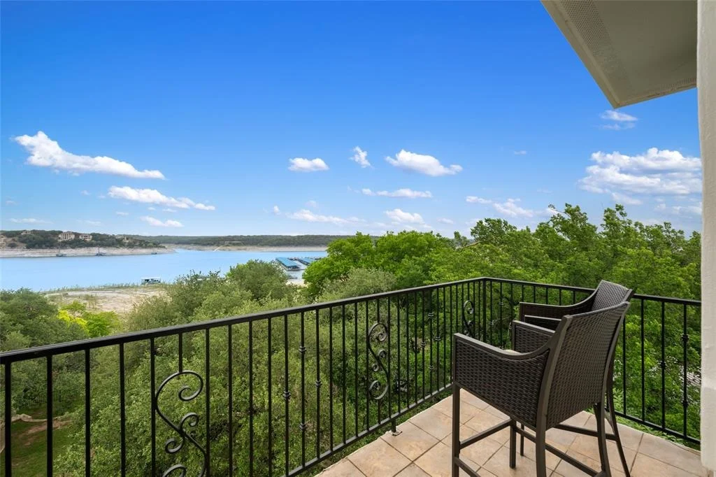 Photo of 1404 Hurst Creek Road