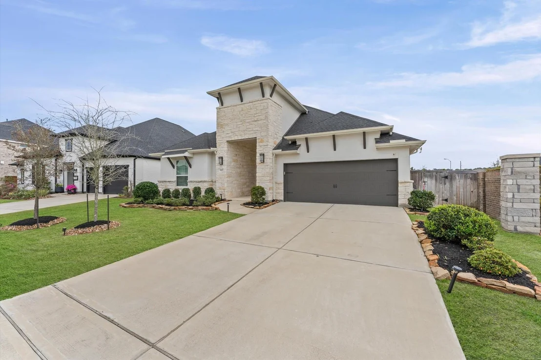 Photo of 9502 Lakeside Arbor