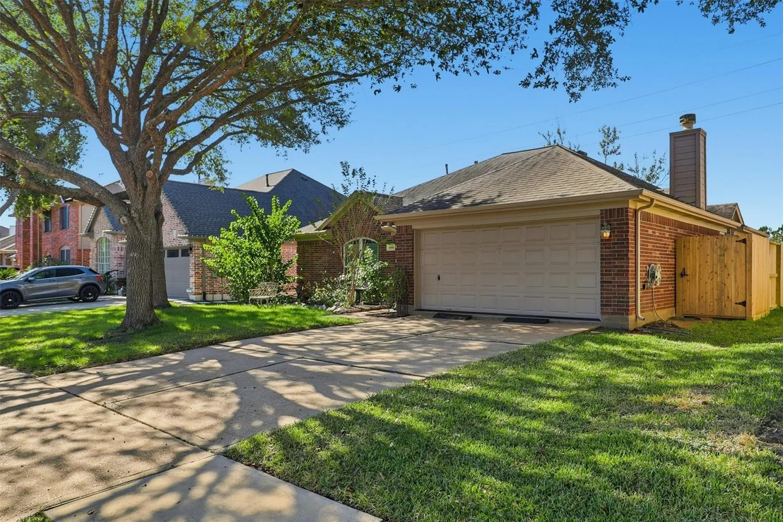 Photo of 6806 Oakleaf Trail Lane
