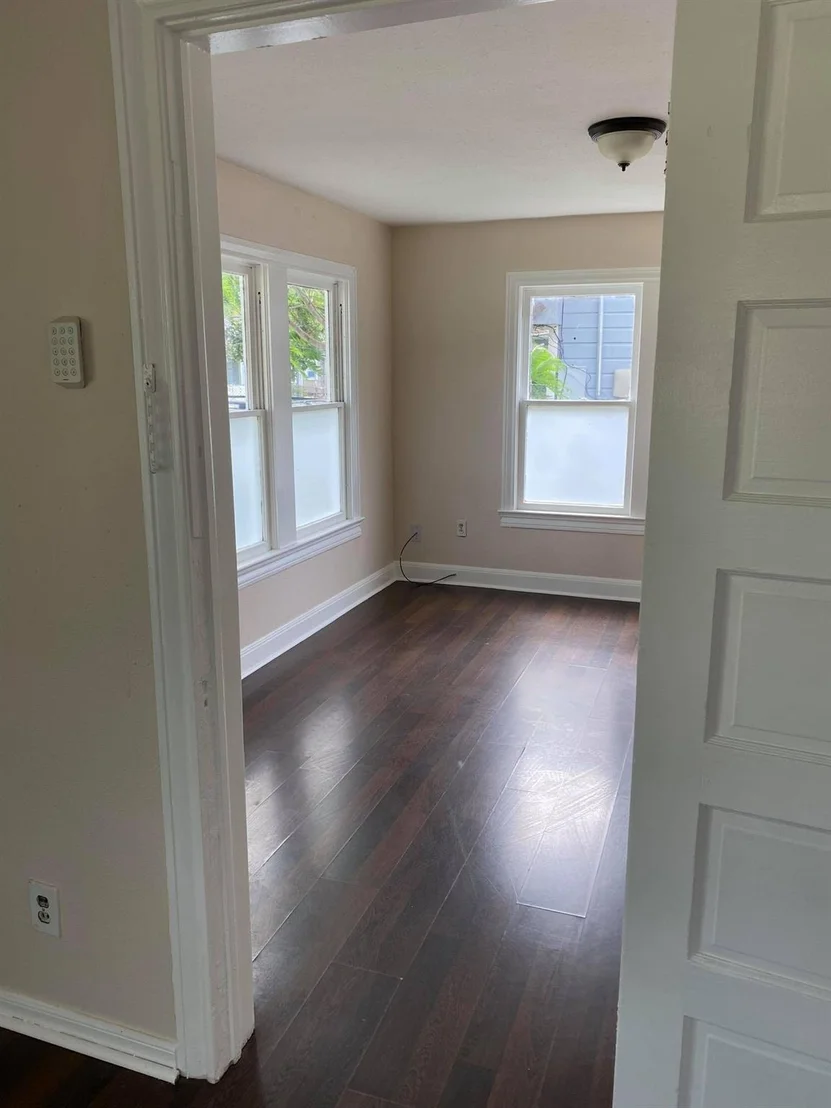Photo of 921 Booth Street