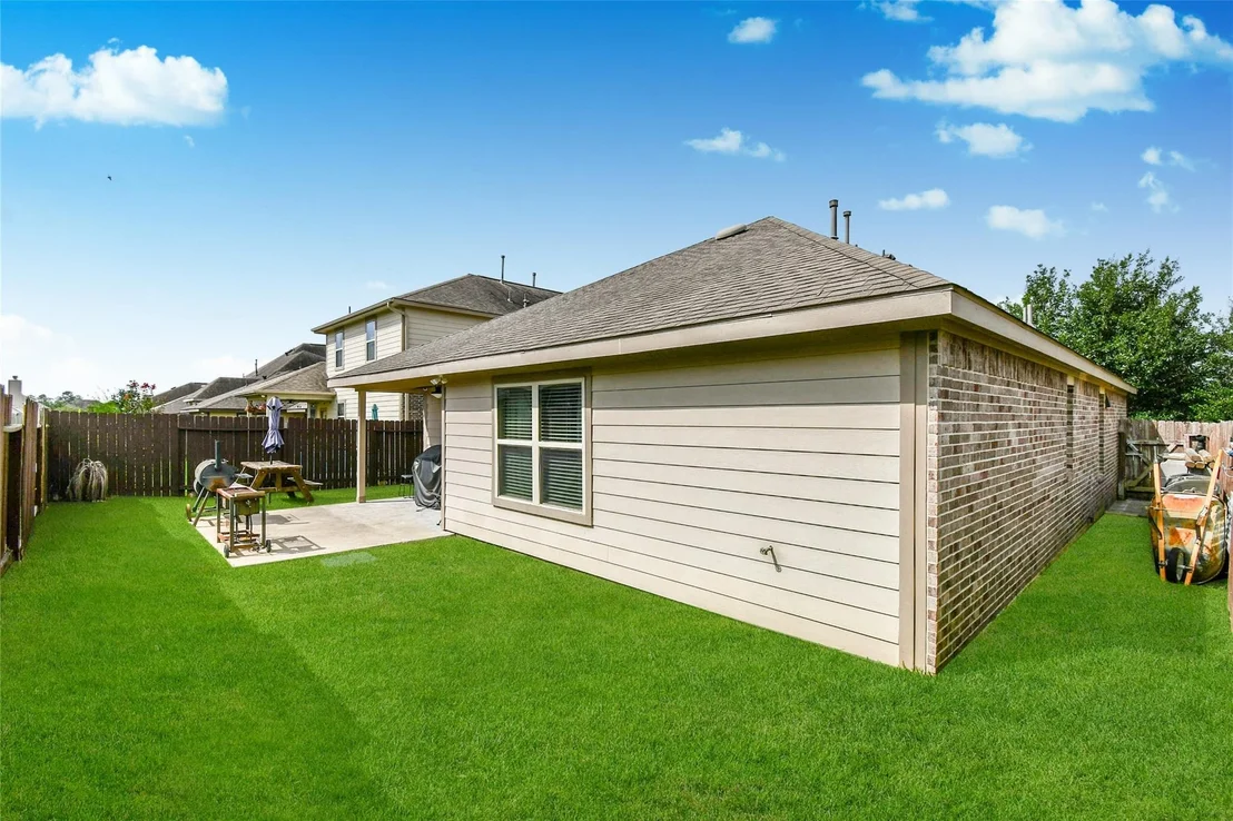 Photo of 652 Maple Point Drive E