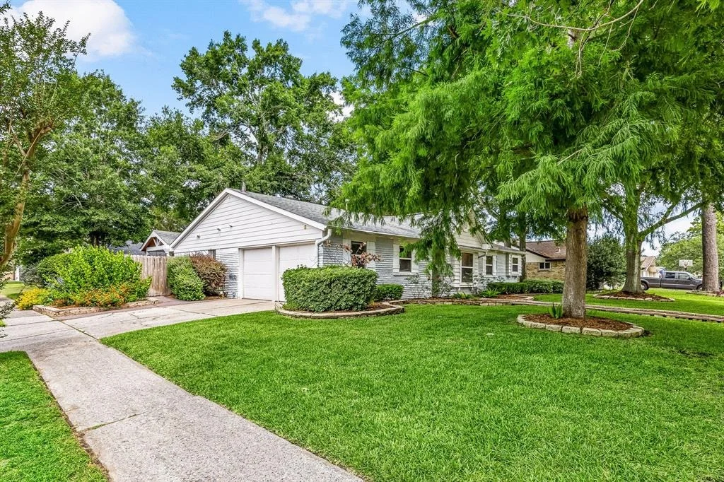 Photo of 10718 Dunlap Street