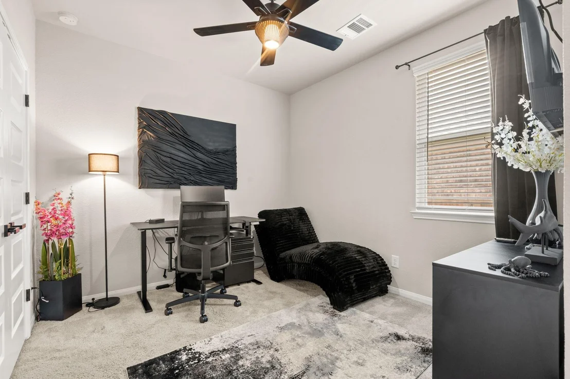 Photo of 7067 Silverleaf Oak Street