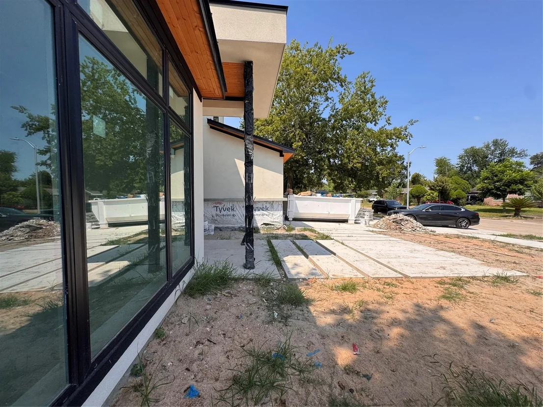Photo of 8005 Ridgeview Drive