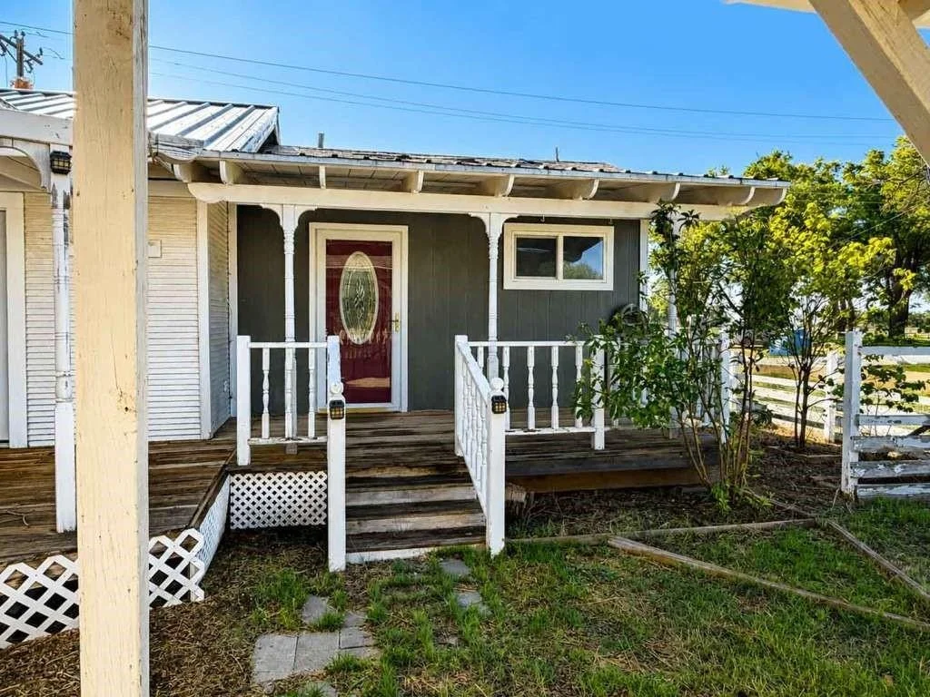 Photo of 108 W 9th Street