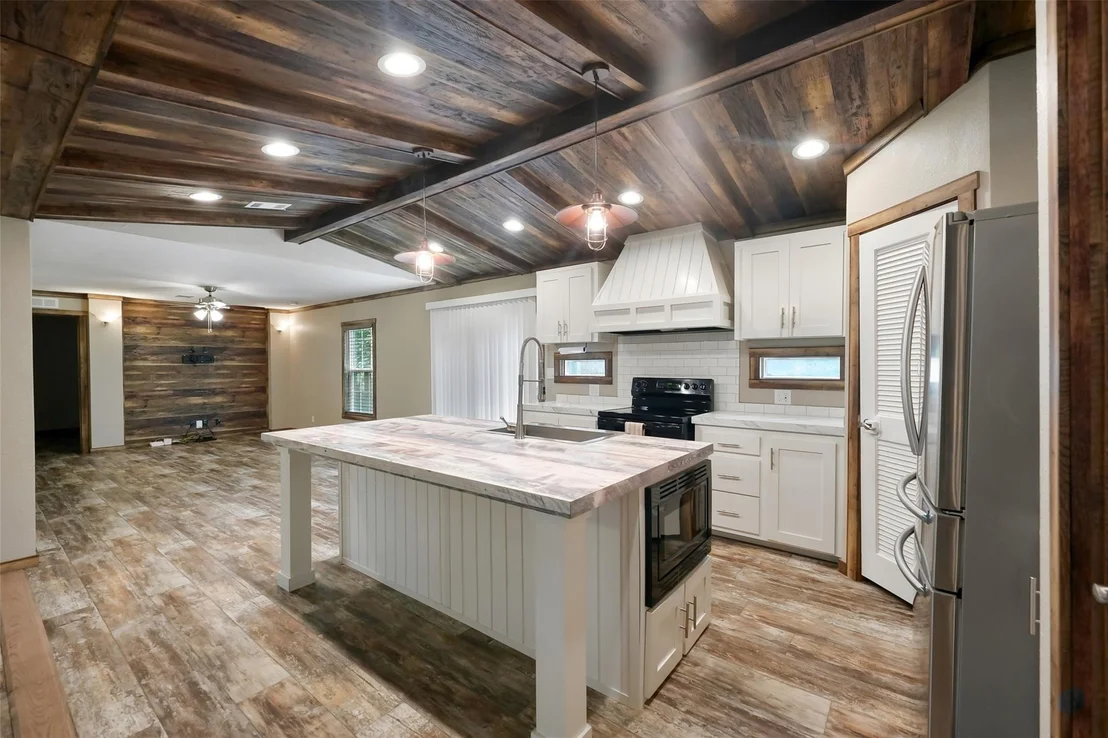 Photo of 577 Winding River Road