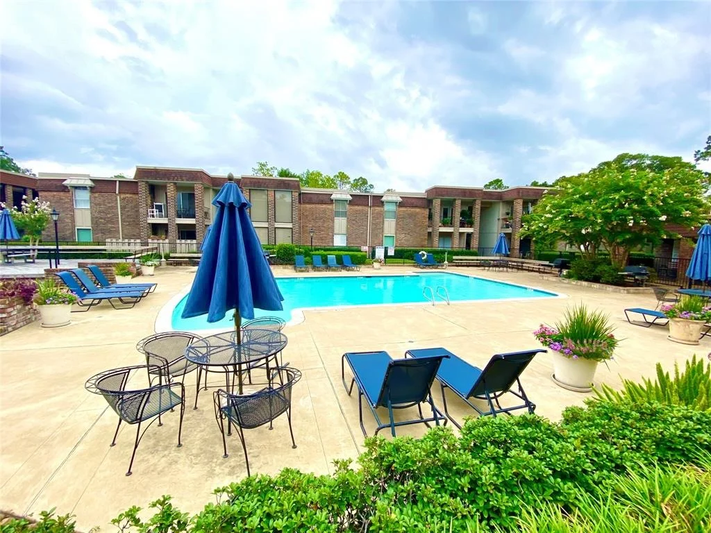 Photo of Unit 11 at 7575 Katy Freeway