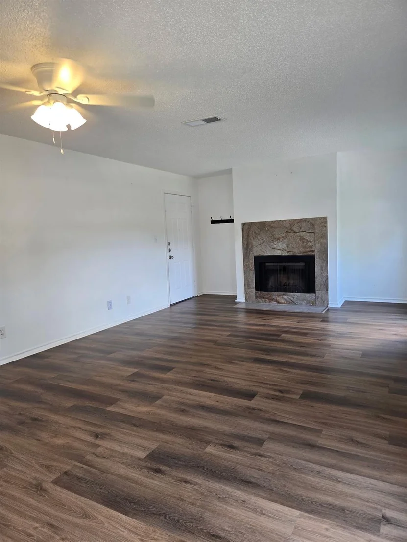 Photo of Unit 273B at 2501 Gulf Freeway