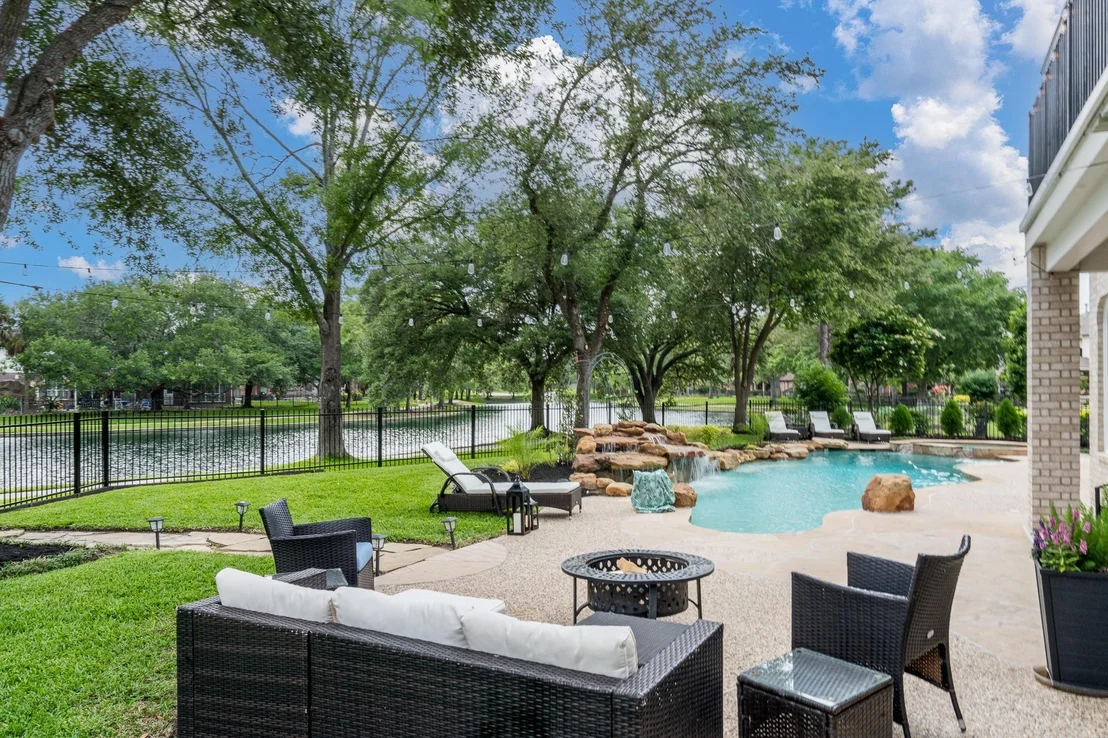 Photo of 15903 Lake Loop Drive