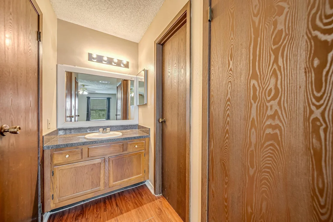 Photo of Unit 256D at 2501 Gulf Freeway