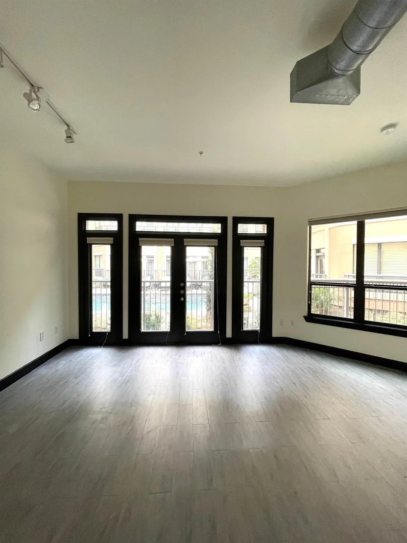 Photo of Unit 1213 at 1901 Post Oak Boulevard