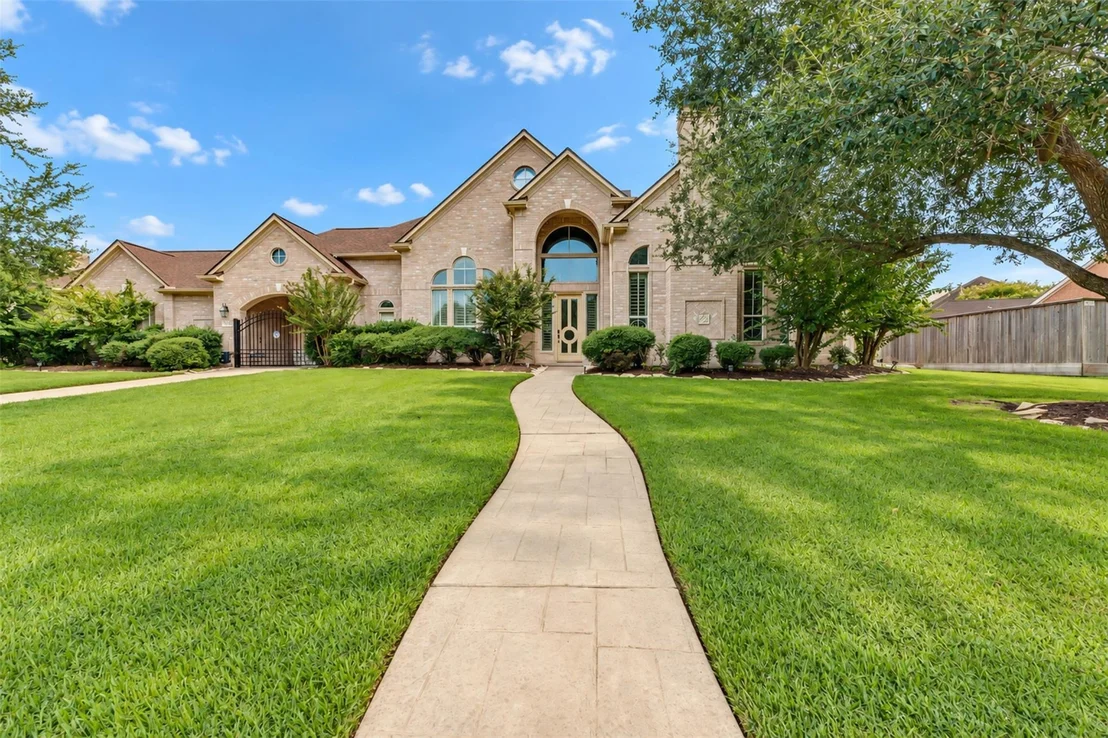 Photo of 2606 Heatherbend Drive