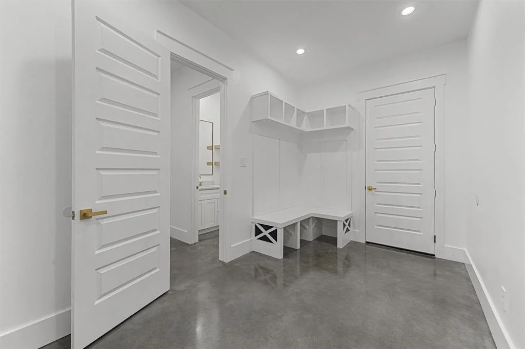 Photo of 84 Lakeway Court