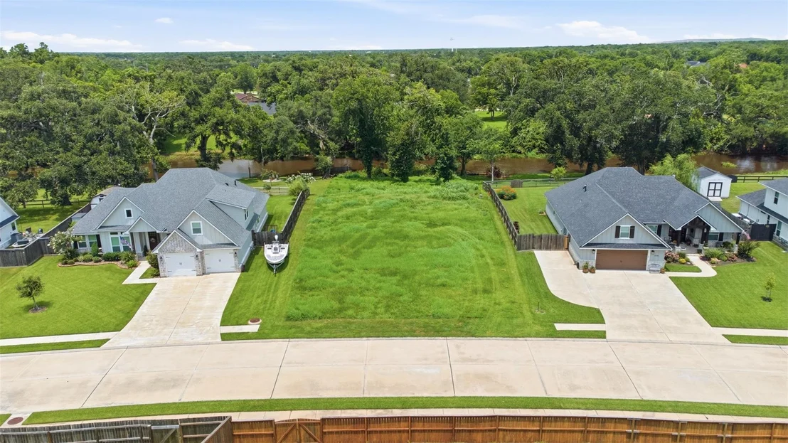 Photo of 208 Creekside Lane