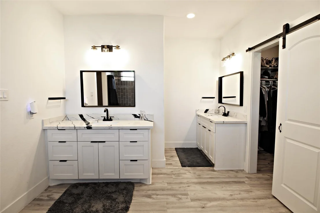 Photo of 1118 N Shepherd Drive
