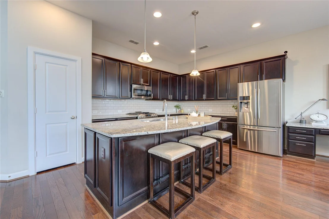 Photo of 8812 Narrow Leaf Street