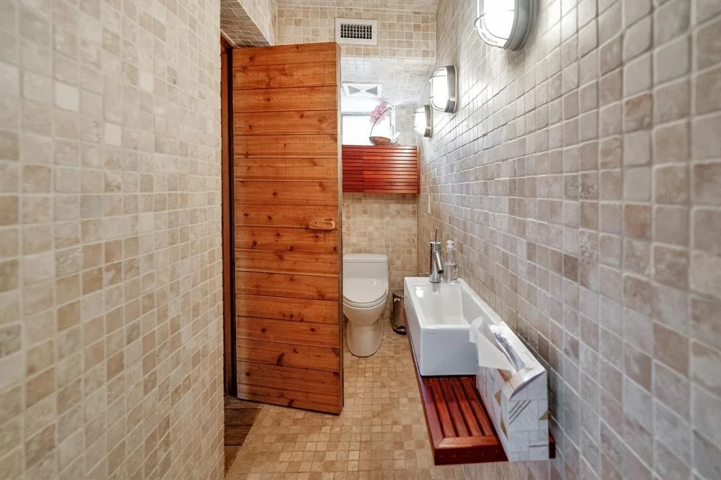 Photo of 2320 Blue Bonnet Boulevard