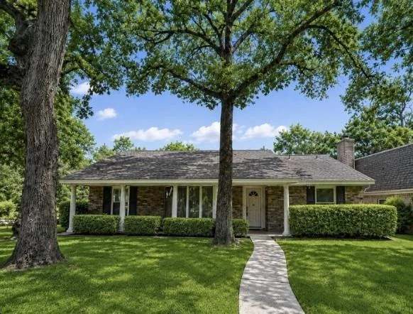 Photo of 401 Shadywood Circle