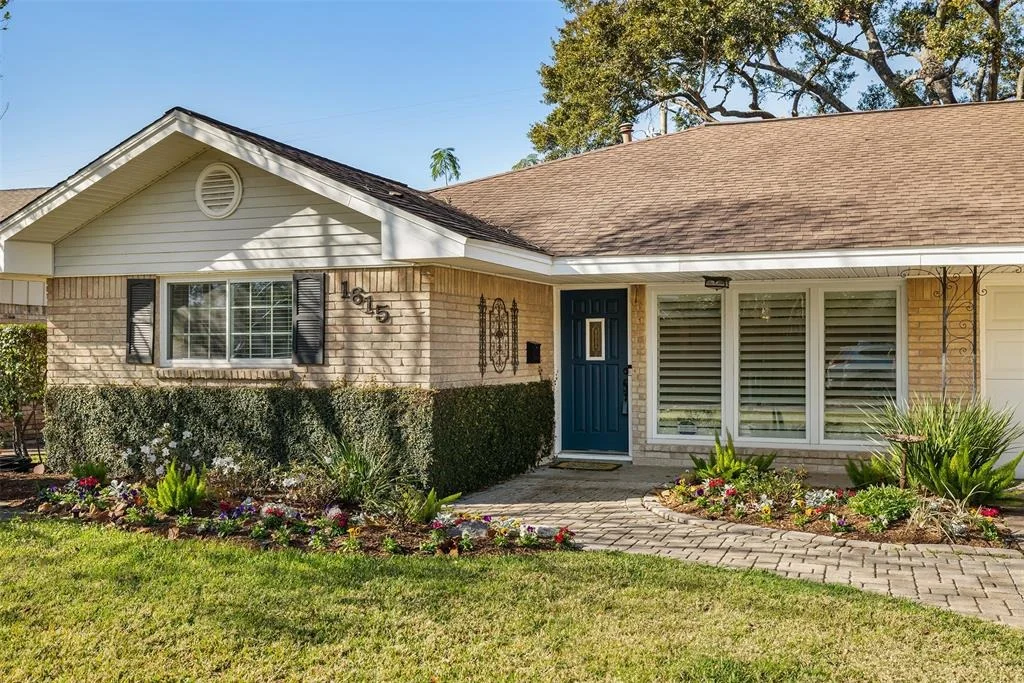 Photo of 1615 Shadow Bend Drive