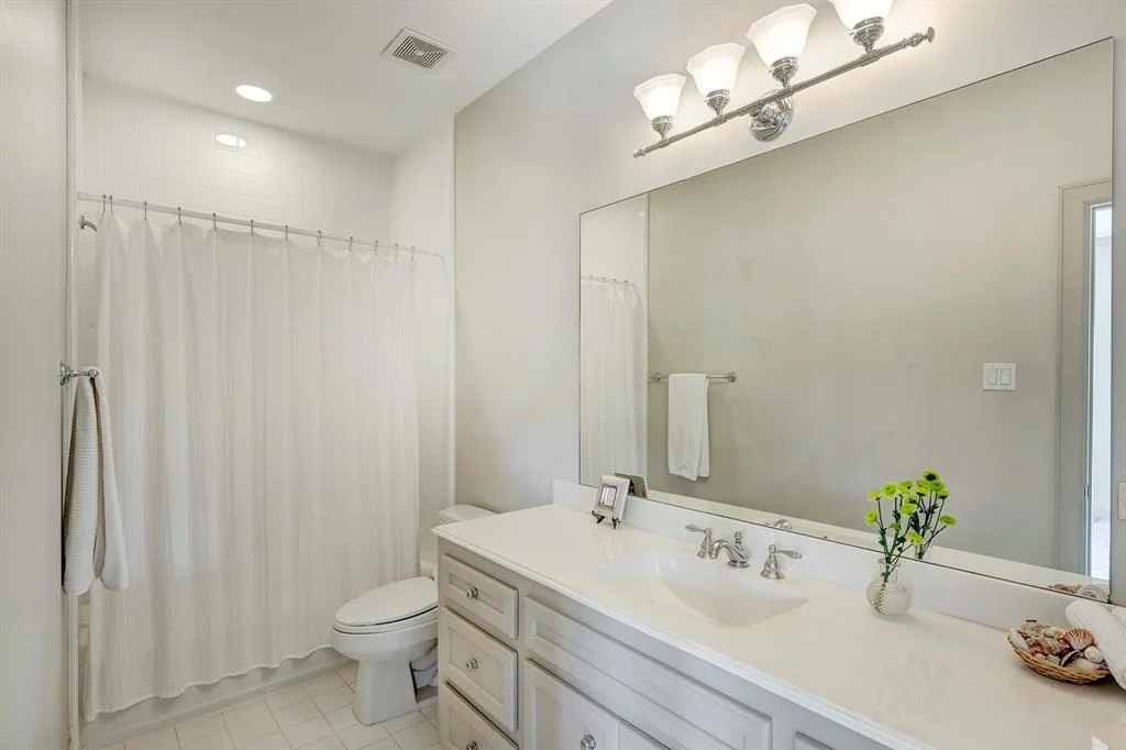 Photo of 702 Mulberry Lane