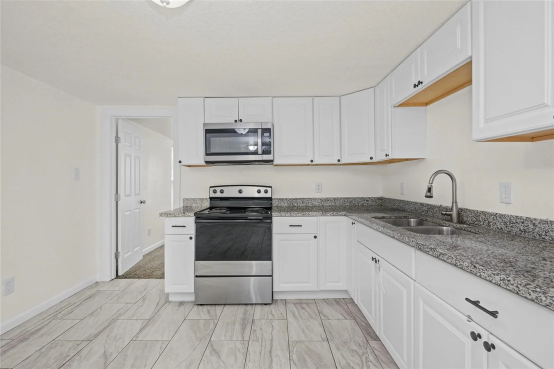 Photo of 726 W 6th Street