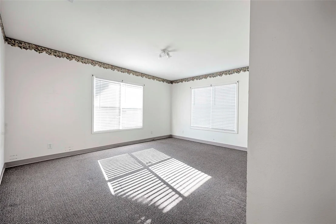 Photo of 122 Ave E