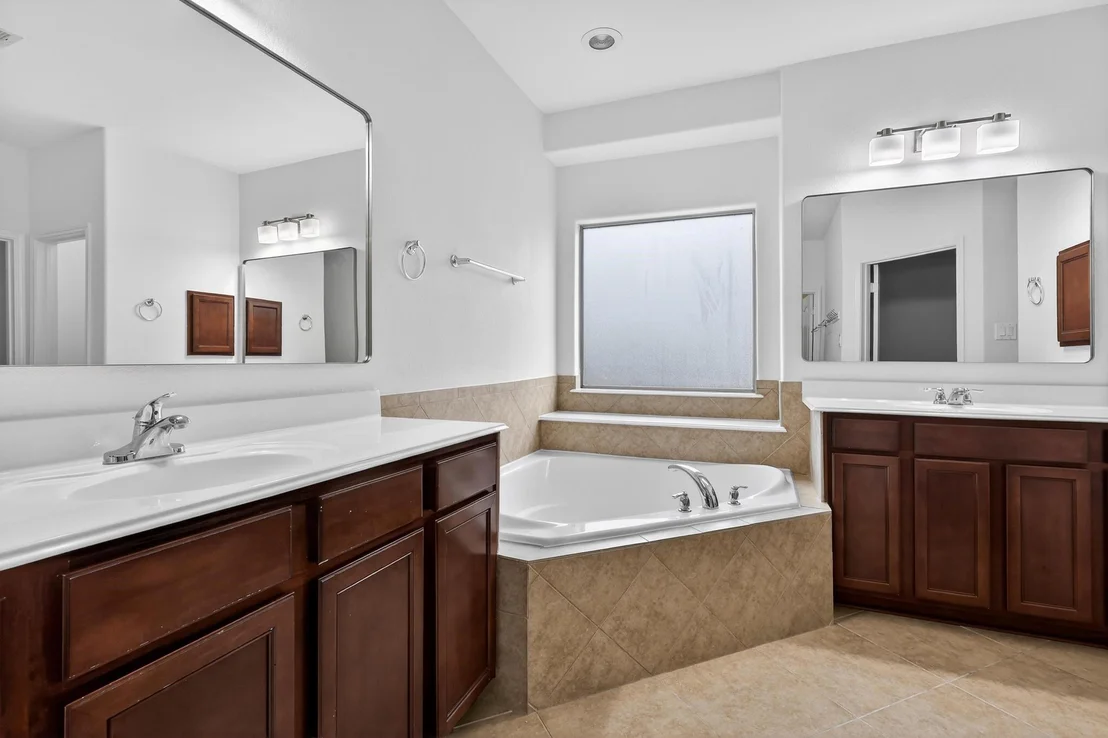 Photo of 25427 Lisburn Drive