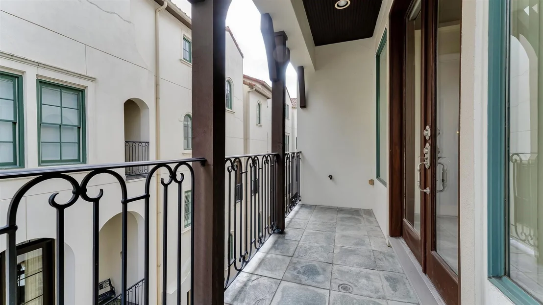 Photo of Unit E at 1700 Sunset Boulevard
