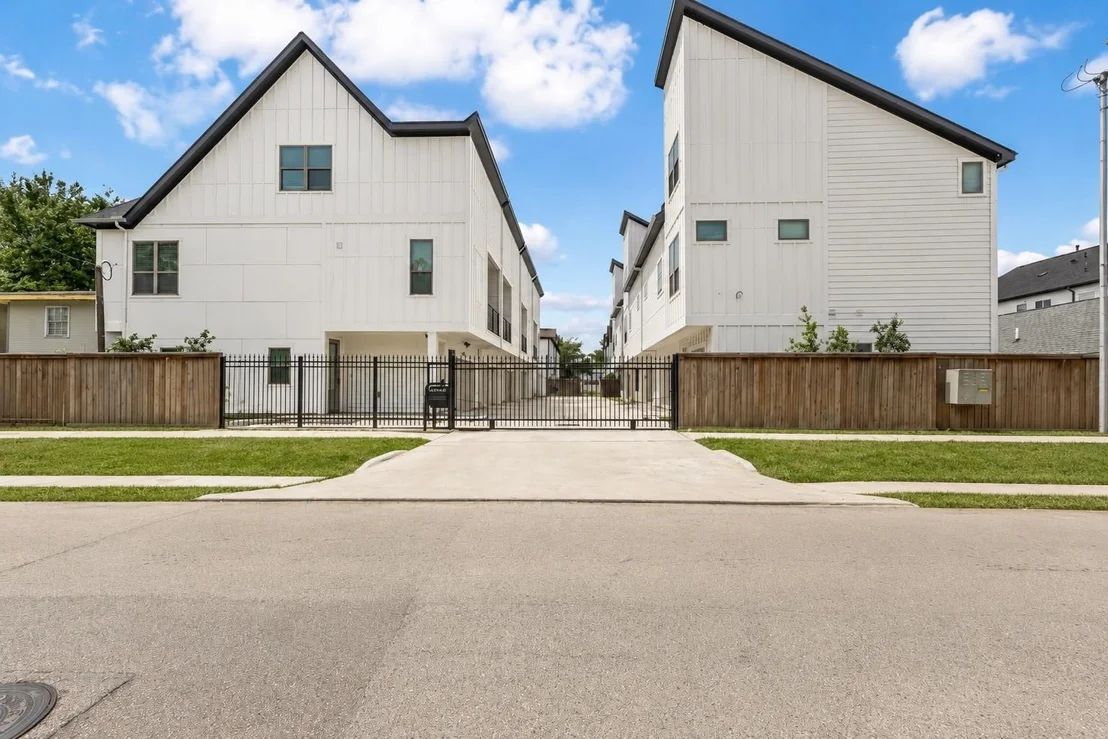 Photo of Unit B at 6742 Peerless Street